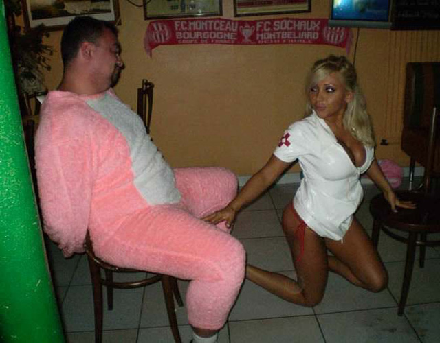 Stripteaseuse enterrement vie garçon