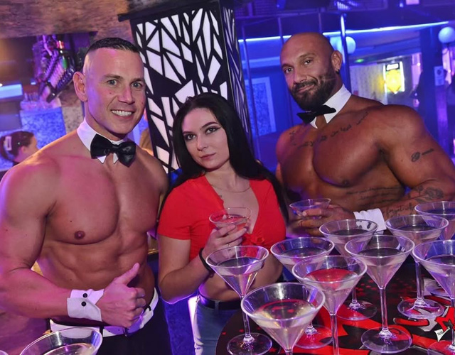 Spectacle de stripteaseurs dans le Grand Est pour une soirée filles